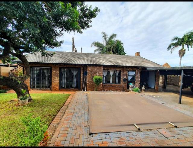 4 BEDROOM HOUSE FOR SALE IN HESTEAPARK